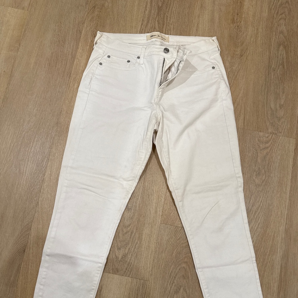 Gap 1969 white best girlfriend Jean size 28